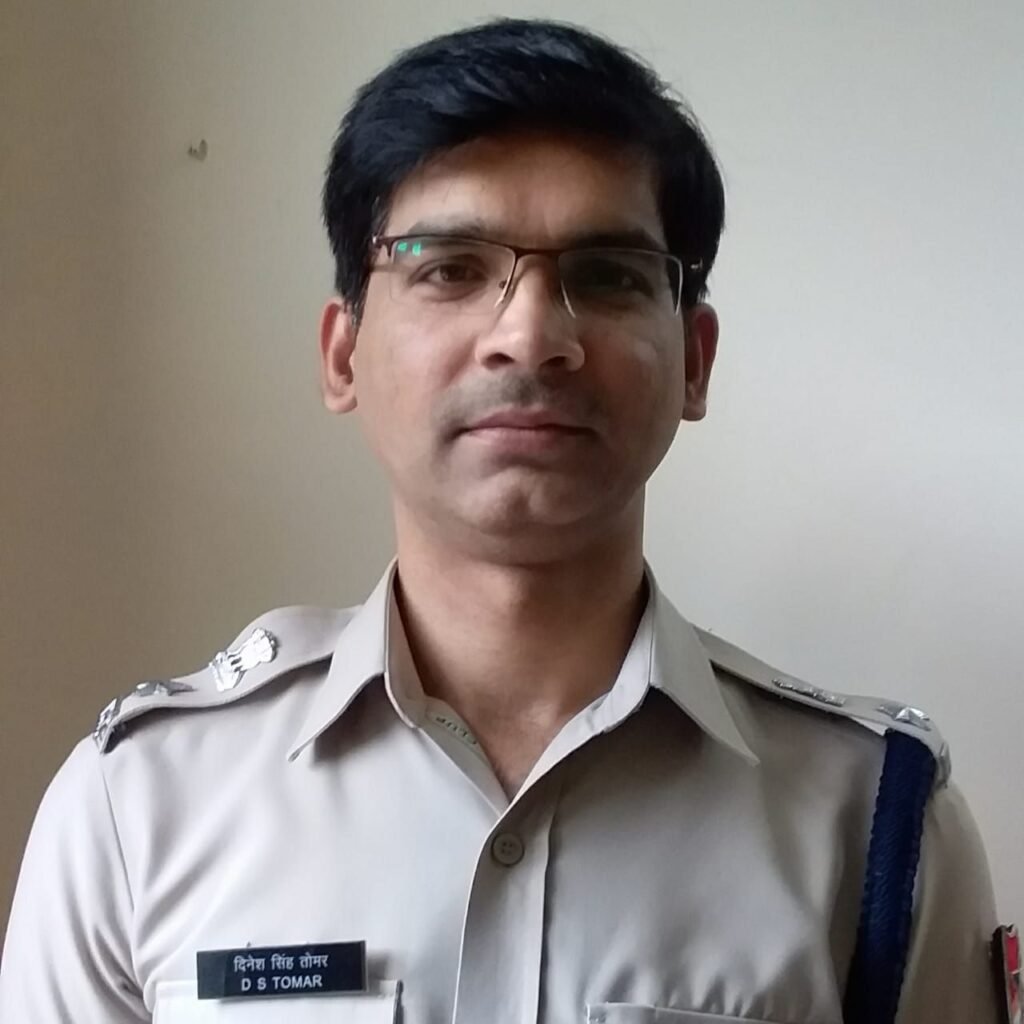 डीडीयू मंडल के नये सीनियर कमांडेंट ने संभाला मोर्चा, सुरक्षा व्यवस्था में लेंगे ठोस कदम, लापरवाही बर्दाश्त नहीं 1 image editor output image1699132381 17683963682115046989980068951923 डीडीयू मंडल के नये सीनियर कमांडेंट ने संभाला मोर्चा, सुरक्षा व्यवस्था में लेंगे ठोस कदम, लापरवाही बर्दाश्त नहीं