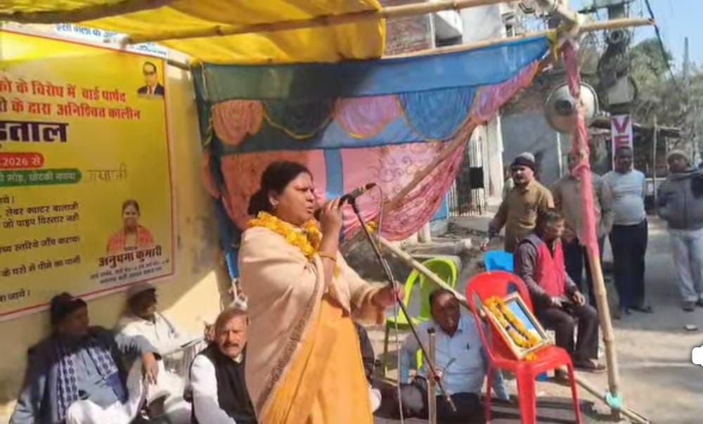 अनिश्चितकालीन भूख हड़ताल पर बैठीं वार्ड पार्षद ने कहा-मेरी मृत्यु हो जाती है तो किडनी दान कर दी जाए 1 image editor output image1935343536 17684959996684726229396818867379 अनिश्चितकालीन भूख हड़ताल पर बैठीं वार्ड पार्षद ने कहा-मेरी मृत्यु हो जाती है तो किडनी दान कर दी जाए