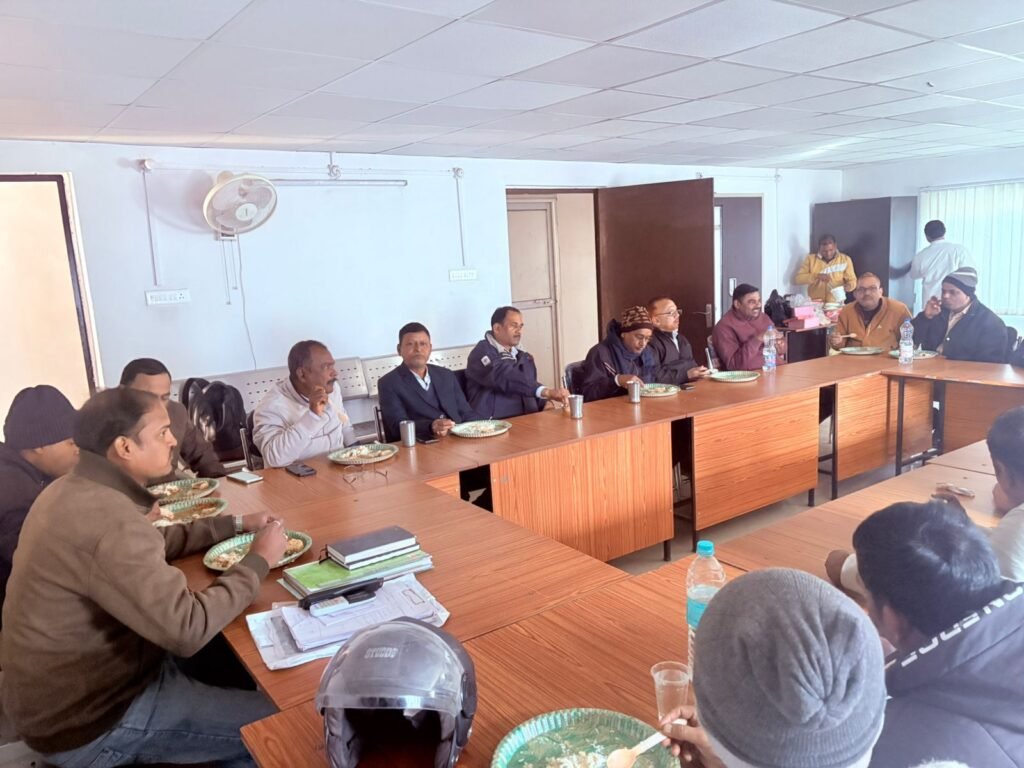 image editor output image1950833172 17685343333366051634584756229117 स्टेशन मास्टर्स एसोसिएशन की गया शाखा ने मनाया भव्य 'चुड़ा-दही सहभोज' कार्यक्रम