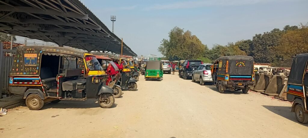 रनिंग स्टाफ ट्रेनों के संरक्षित एवं सुरक्षित संचालन में महत्वपूर्ण भूमिका निभाते हैं, इनकी सुविधाओं में कमी न रहे 3 image editor output image401650533 17680482907585967170204038262396 रनिंग स्टाफ ट्रेनों के संरक्षित एवं सुरक्षित संचालन में महत्वपूर्ण भूमिका निभाते हैं, इनकी सुविधाओं में कमी न रहे