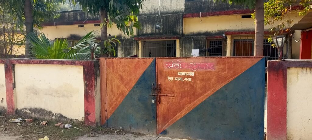 ये रेल थानाध्यक्ष का क्वाटर है जो अपने आप में कुछ कही, कुछ अनकही कहानी कह रहा, जानें, क्या #सच है और क्या #झूठ 1 image editor output image459678923 17694848435993131971357298627309 ये रेल थानाध्यक्ष का क्वाटर है जो अपने आप में कुछ कही, कुछ अनकही कहानी कह रहा, जानें, क्या #सच है और क्या #झूठ