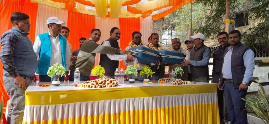 image editor output image839594814 1769868868790281447237743527494 सेफ्टी काउंसलिंग सत्र सह विदाई समारोह का आयोजन, सेवानिवृत्त रेलकर्मियों ने साझा किया अनुभव