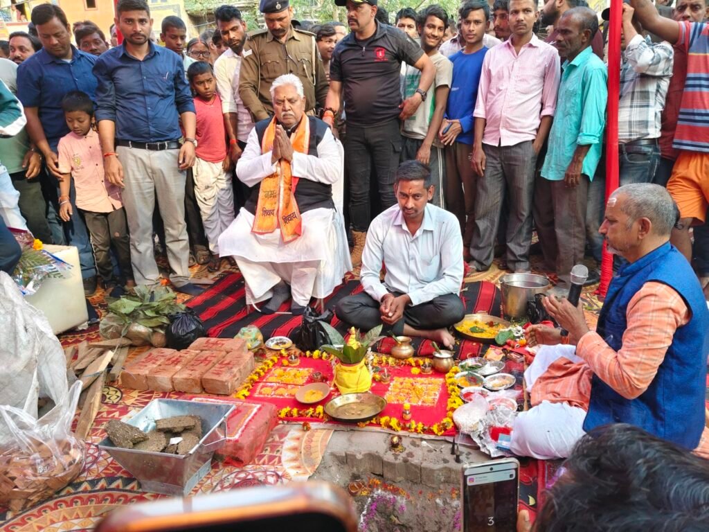 बागेश्वरी गुमटी:आरओबी निर्माण के लिए शुभ मुहूर्त में विधानसभा अध्यक्ष ने किया भूमि पूजन, कई गण्यमान्य सहित क्षेत्र के लोग बने साक्षी 1 image editor output image131952095 17716774665941249342134271307929 बागेश्वरी गुमटी:आरओबी निर्माण के लिए शुभ मुहूर्त में विधानसभा अध्यक्ष ने किया भूमि पूजन, कई गण्यमान्य सहित क्षेत्र के लोग बने साक्षी