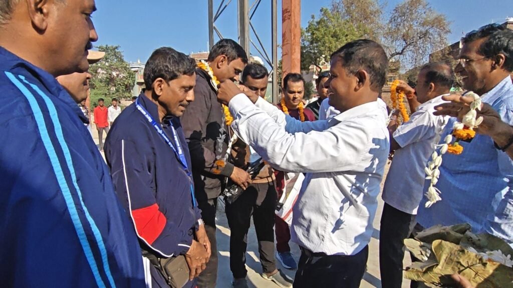 श्रमजीवी पत्रकार यूनियन का एक डेलीगेट कर्नाटक के लिए हुए रवाना, दो दिवसीय एनईसी में बिहार के कई पत्रकार होंगे शामिल 2 image editor output image1609451064 17713276954281548494834957264391 श्रमजीवी पत्रकार यूनियन का एक डेलीगेट कर्नाटक के लिए हुए रवाना, दो दिवसीय एनईसी में बिहार के कई पत्रकार होंगे शामिल