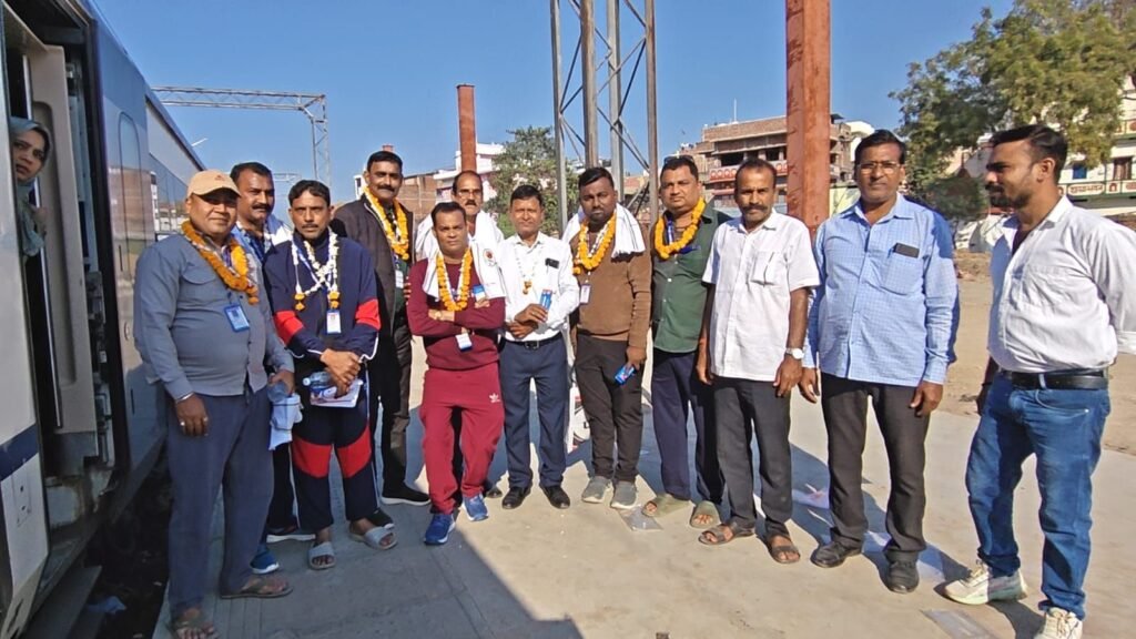 श्रमजीवी पत्रकार यूनियन का एक डेलीगेट कर्नाटक के लिए हुए रवाना, दो दिवसीय एनईसी में बिहार के कई पत्रकार होंगे शामिल 1 image editor output image1636233173 17713279779547798675293322573564 श्रमजीवी पत्रकार यूनियन का एक डेलीगेट कर्नाटक के लिए हुए रवाना, दो दिवसीय एनईसी में बिहार के कई पत्रकार होंगे शामिल