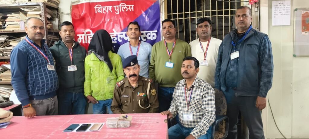 image editor output image2060565941 17705670107868186180950643185039 रोहतास का रहनेवाला साकिब खान चोरी के जेवरात और मोबाइल के साथ पकड़ा गया, जानें कितना सोना व चांदी मिला