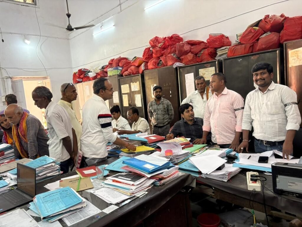 image editor output image13115314 17740122682046530048652595659838 गया सहित बिहार में नियमित अमीनों का काला बिल्ला लगाकर शांतिपूर्ण विरोध, 23 मार्च को जिला मुख्यालय पर महाधरना