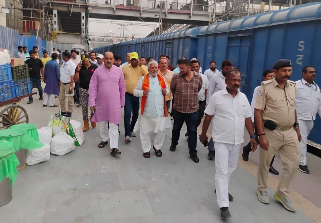 image editor output image1314245006 17738454004537345636481139079210 विधानसभा अध्यक्ष ने गया जंक्शन के डेवेलपमेंट वर्क की समीक्षा की, मेगा ब्लॉक की समय सीमा के अंदर हो जाएंगे कार्य पूरे