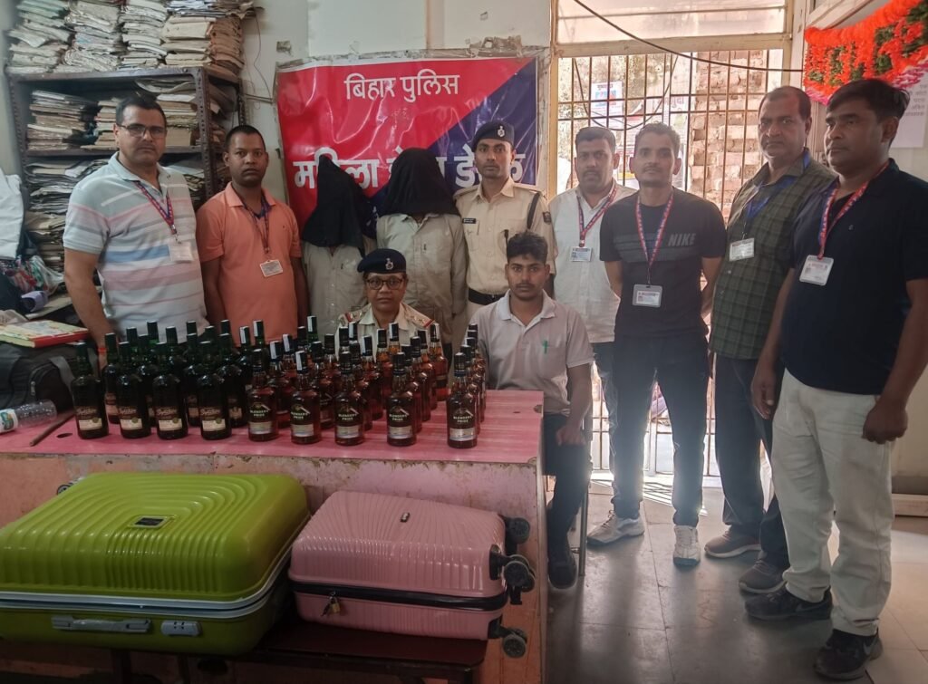 शराब के धंधे में माफियाओं ने अब बच्चों को लगाया, गया में रेलवे सुरक्षा बल ने दो नाबालिगों को शराब के साथ पकड़ा 1 image editor output image47285591 17740171124163943372818019171511 शराब के धंधे में माफियाओं ने अब बच्चों को लगाया, गया में रेलवे सुरक्षा बल ने दो नाबालिगों को शराब के साथ पकड़ा