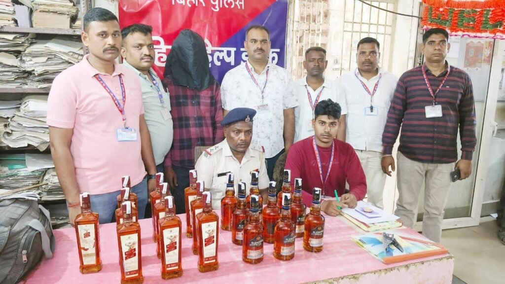 गया में रेलवे सुरक्षा बल ने नवादा के एक युवक को 14.250 लीटर विदेशी शराब के साथ पकड़ा 1 image editor output image50056154 17740193663078964221678547420497 गया में रेलवे सुरक्षा बल ने नवादा के एक युवक को 14.250 लीटर विदेशी शराब के साथ पकड़ा