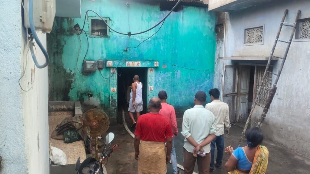 image editor output image507281686 17743546715582996048704328687656 ब्रेकिंग न्यूज़: गया जी के एक दालमोट फैक्ट्री में लगी आग, मौके पर पहुंची अग्निशमन विभाग की टीम, राहत व बचाव कार्य जारी