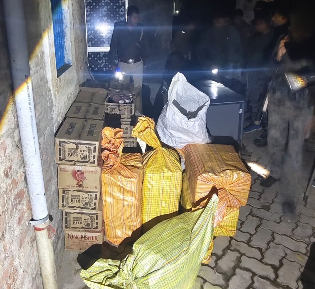 image editor output image644963636 17723684500493672533244871175312 गया जी में एक घर से बड़े पैमाने पर संचालित हो रहा था अवैध शराब का कारोबार, उत्पाद विभाग पहुंच गई घर तो सभी...