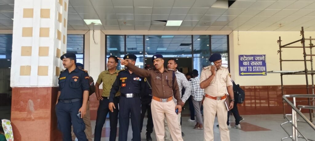 image editor output image883721401 1773421914884719648205986267237 गया जंक्शन पर 'सुरक्षा चक्र' अभेद्य: NSG, IB और ATS ने संभाला मोर्चा, आतंकी खतरों से निपटने के लिए बनाया मास्टर प्लान