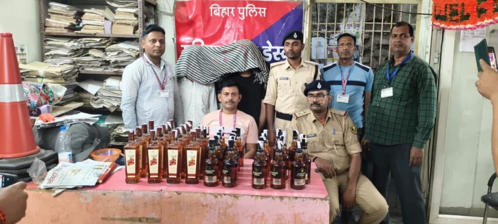 img 20260316 wa00101066949021164748994 ऑपरेशन सतर्क के तहत बड़ी कार्रवाई, पिता-पुत्र शराब के साथ गिरफ्तार
