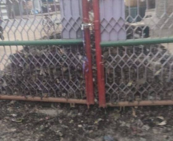 image editor output image 140806788 17769489469458594677695682997821 गया जी में सामने आया एक अजीब मामला: बकाया मांगने पर ठेकेदार के घर फिंकवाया कूड़ा? गया में निगम पर गंभीर आरोप, थाने में शिकायत