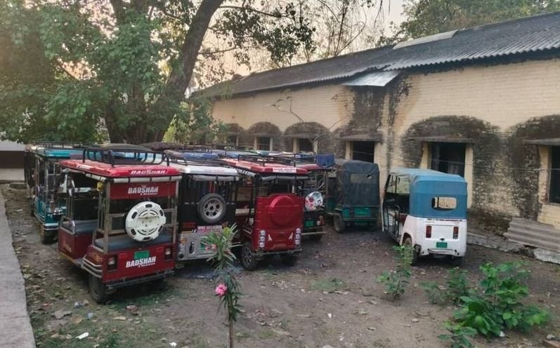 खबर का असर: नो पार्किंग जोन से 22 वाहन जब्त, आरपीएफ को करनी पड़ी सख्त कार्रवाई 1 image editor output image 1954211121 17757528410765510793788410738821 खबर का असर: नो पार्किंग जोन से 22 वाहन जब्त, आरपीएफ को करनी पड़ी सख्त कार्रवाई