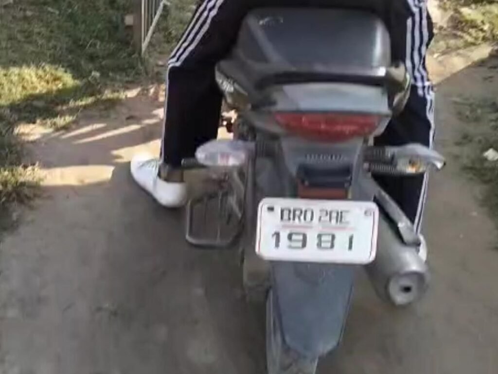 गया जंक्शन स्थित आरएमएस ऑफिस के पास से आकाशवाणी में कार्यरत कर्मचारी की बाइक हुई चोरी, लगातार हो रही आपराधिक घटनाएं 1 image editor output image1030264971 17755846074155500542183948644721 गया जंक्शन स्थित आरएमएस ऑफिस के पास से आकाशवाणी में कार्यरत कर्मचारी की बाइक हुई चोरी, लगातार हो रही आपराधिक घटनाएं