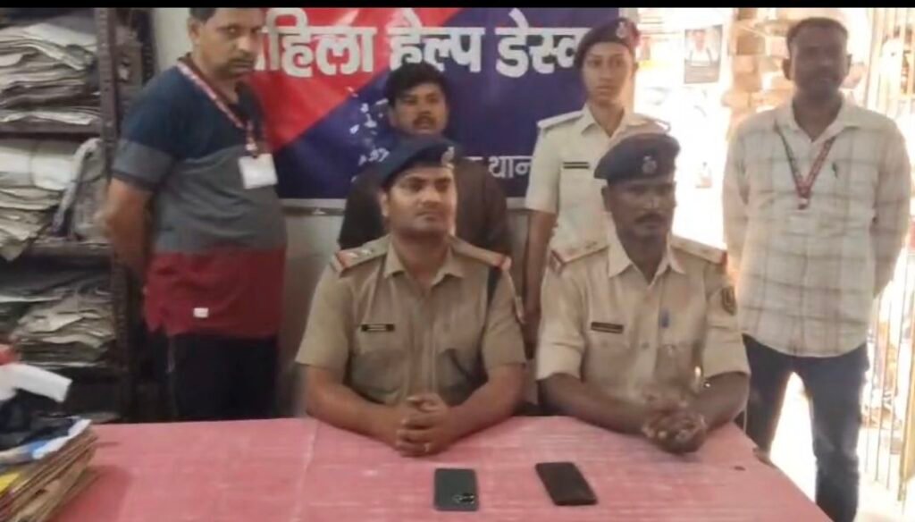 ऑपरेशन यात्री सुरक्षा के तहत बड़ी कार्रवाई: चोरी के दो मोबाइल के साथ आरोपी गिरफ्तार 1 image editor output image1713194321 1775732225742417334517873399194 ऑपरेशन यात्री सुरक्षा के तहत बड़ी कार्रवाई: चोरी के दो मोबाइल के साथ आरोपी गिरफ्तार