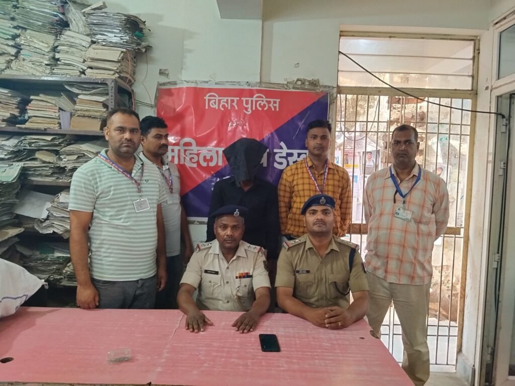 image editor output image417744140 17762512128469032684314386583811 ऑपरेशन यात्री सुरक्षा: दो अलग-अलग मामलों में दो मोबाइल चोर गिरफ्तार, चोरी के मोबाइल बरामद