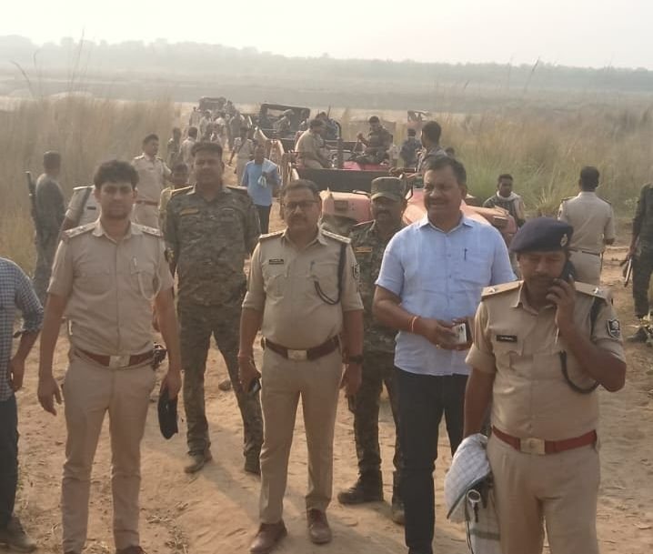 image editor output image439698423 17763111342084215067423348424498 गया में अल सुबह अवैध बालू खनन पर बड़ी कार्रवाई, 11 ट्रैक्टर-ट्रॉली जब्त, माफियाओं में हड़कंप