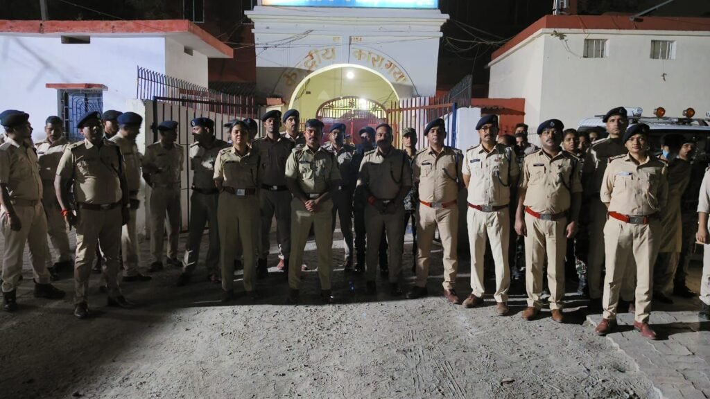 image editor output image568781142 1776395723979337962410139905671 गया केंद्रीय कारा में आधी रात छापेमारी, विभिन्न वार्डों एवं बैरकों की ली गई तलाशी