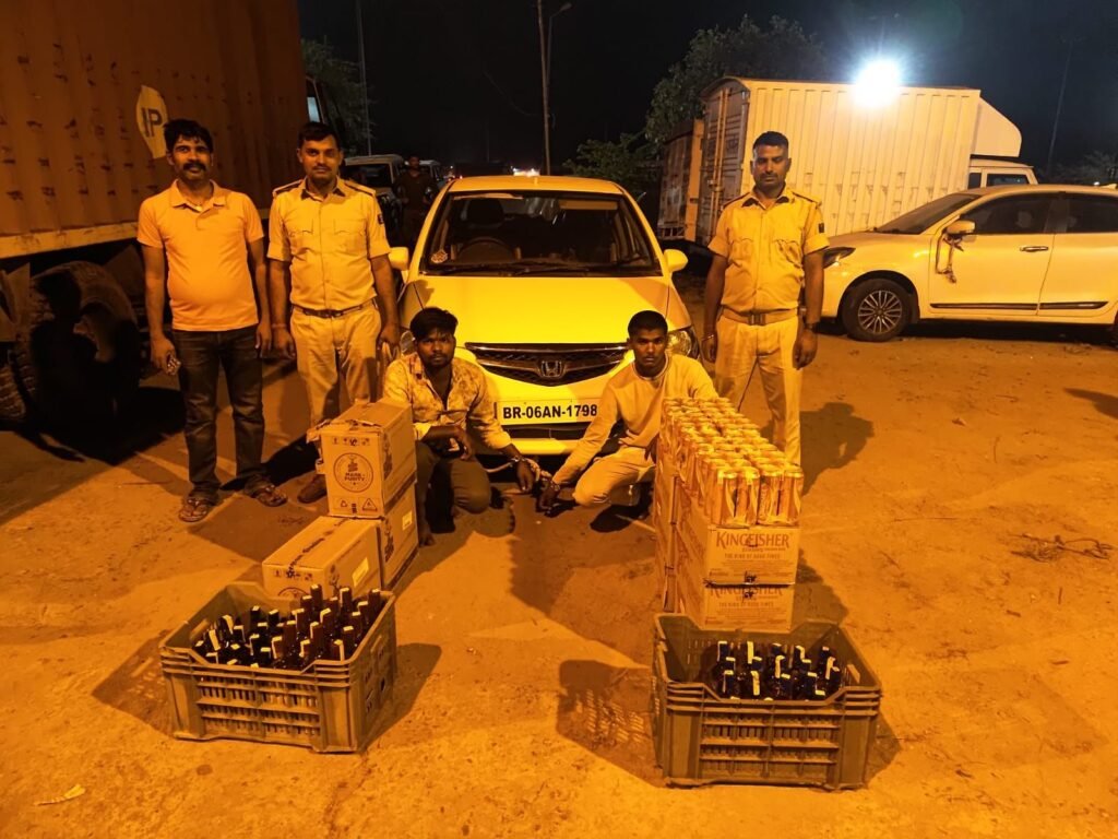 image editor output image620354547 17774652692385585791257051244202 गया में शराब तस्करी का भंडाफोड़, Honda City कार से 281 बोतल शराब बरामद, दो गिरफ्तार