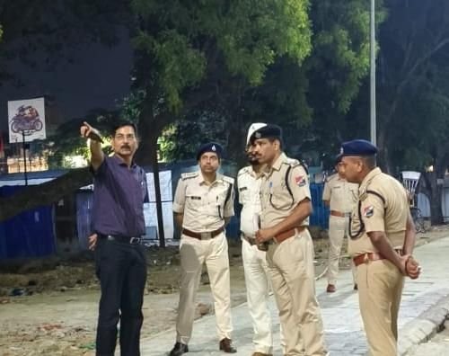 image editor output image625115923 17764452886255018207143616625480 गया रेलवे स्टेशन पर 2500 वर्ग मीटर होल्डिंग एरिया निर्माण को लेकर उच्चस्तरीय निरीक्षण, बहुत सारी चीजें बदली हुई नजर आई