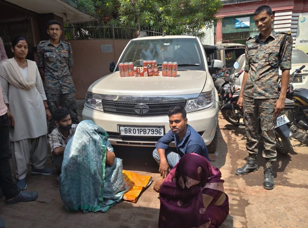 image editor output image727416533 17765104628066704472861300928022 महिलाओं ने ऐसा कुछ कीं कि उन्हें चेहरे छिपाने पड़े: आबकारी विभाग की कार्रवाई में हुआ खुलासा, हुईं गिरफ्तार