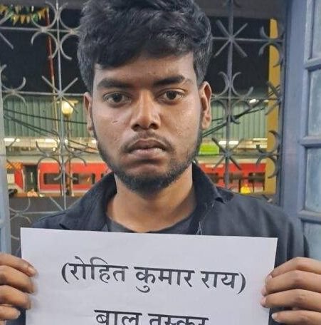 image editor output image841273200 17761428004165354403356955963989 ऑपरेशन AAHT: धनबाद स्टेशन पर 3 नाबालिगों का रेस्क्यू, 2 बाल तस्कर गिरफ्तार