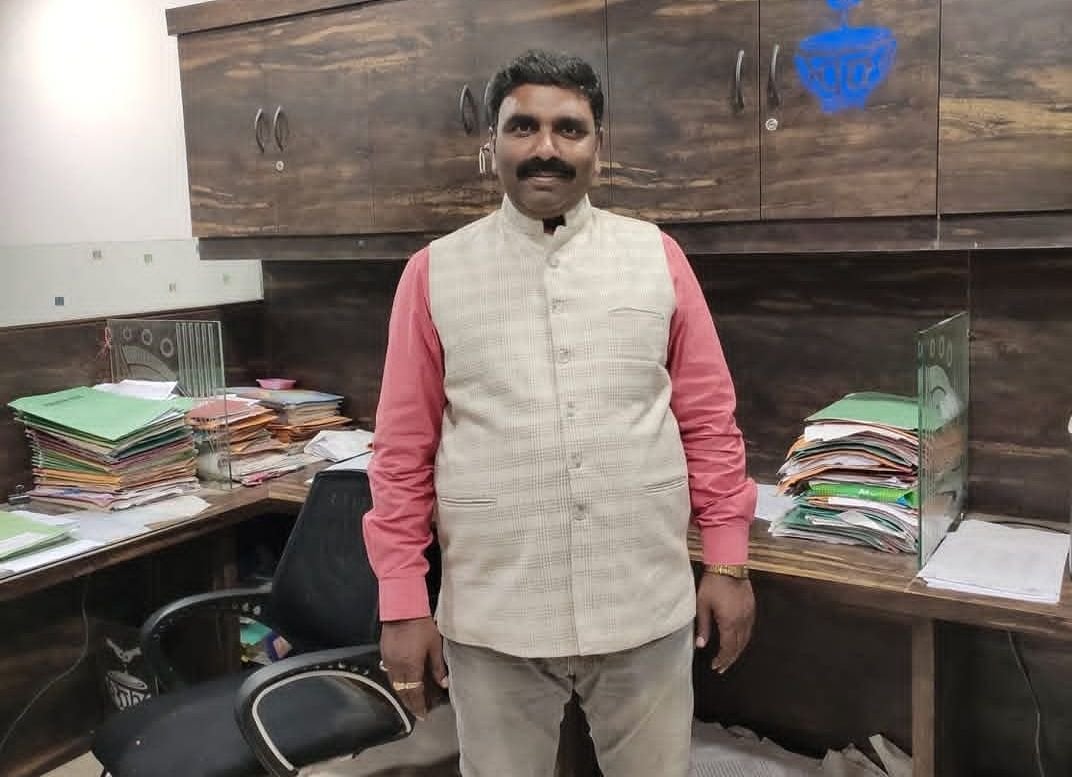 टिकारी BDO ने की थी शिकायत, अनधिकृत रूप से 3 माह से गायब प्रधान सहायक के निलंबन की मांग CM से 1 image editor output image 1135606565 17792524253721967639593874508934 टिकारी BDO ने की थी शिकायत, अनधिकृत रूप से 3 माह से गायब प्रधान सहायक के निलंबन की मांग CM से