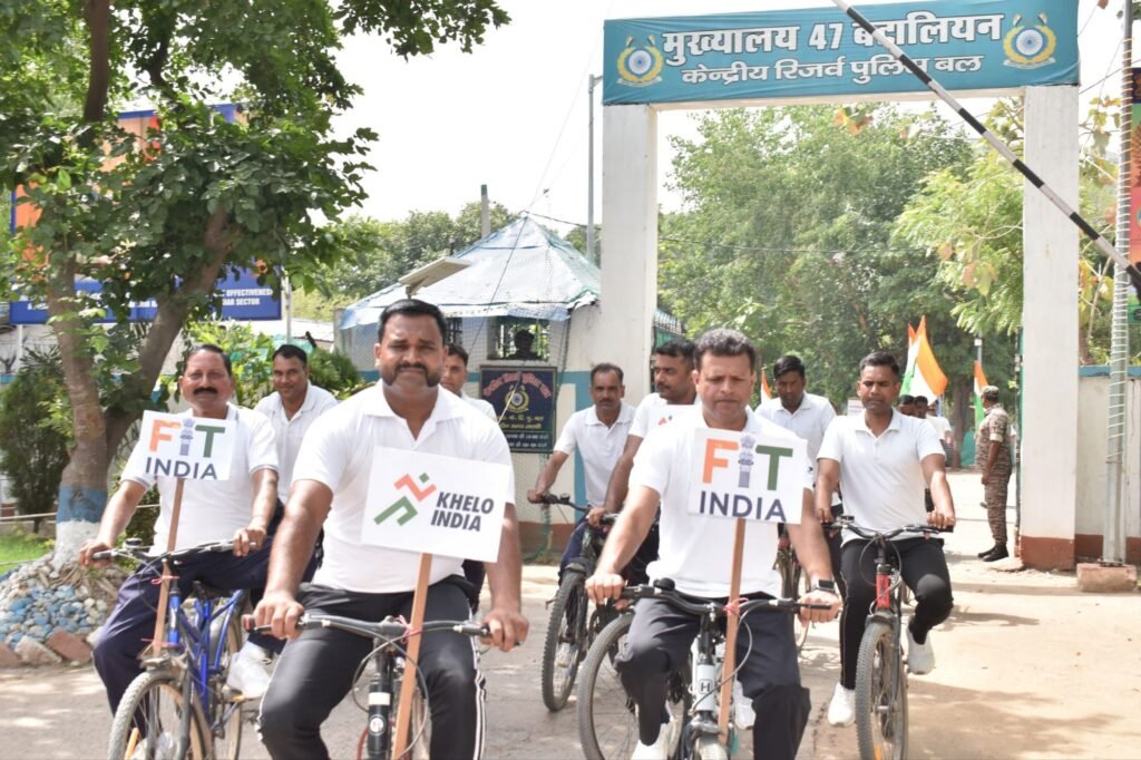 47 बटालियन सीआरपीएफ की “संडेज ऑन साइकिल” रैली, फिट इंडिया का दिया संदेश, कमांडेंट ने दिखाई हरी झंडी 1 image editor output image 536158799 17796278261005666674729142521246 47 बटालियन सीआरपीएफ की “संडेज ऑन साइकिल” रैली, फिट इंडिया का दिया संदेश, कमांडेंट ने दिखाई हरी झंडी