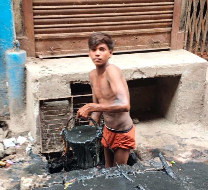 नगर निगम गया जी में बालश्रम का खुला खेल: नालियों में उतारे जा रहे अबोध बच्चे, कौन जिम्मेदार? 1 image editor output image 565711471 17796191774207552988600476157435 नगर निगम गया जी में बालश्रम का खुला खेल: नालियों में उतारे जा रहे अबोध बच्चे, कौन जिम्मेदार?