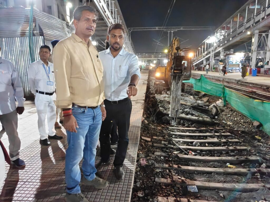 img 20260501 wa00092238246926417191402 मंडल रेल प्रबंधक का औचक निरीक्षण: डीडीयू–गया रेलखंड पर सुरक्षा और यात्री सुविधा की गहन समीक्षा