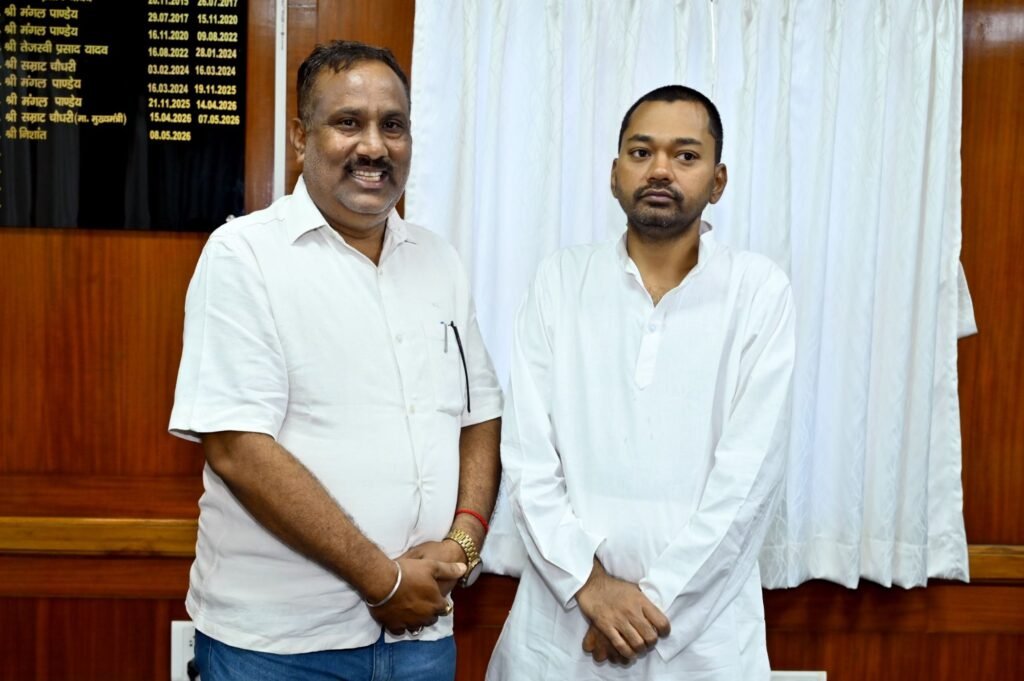 स्वास्थ्य मंत्री से मिले जदयू नेता: गया के सरकारी अस्पतालों के अतिक्रमण, चिकित्सक की तैनाती व साफ सफाई का उठा मुद्दा 1 image editor output image 1037879569 17812627050892464348018425543622 स्वास्थ्य मंत्री से मिले जदयू नेता: गया के सरकारी अस्पतालों के अतिक्रमण, चिकित्सक की तैनाती व साफ सफाई का उठा मुद्दा