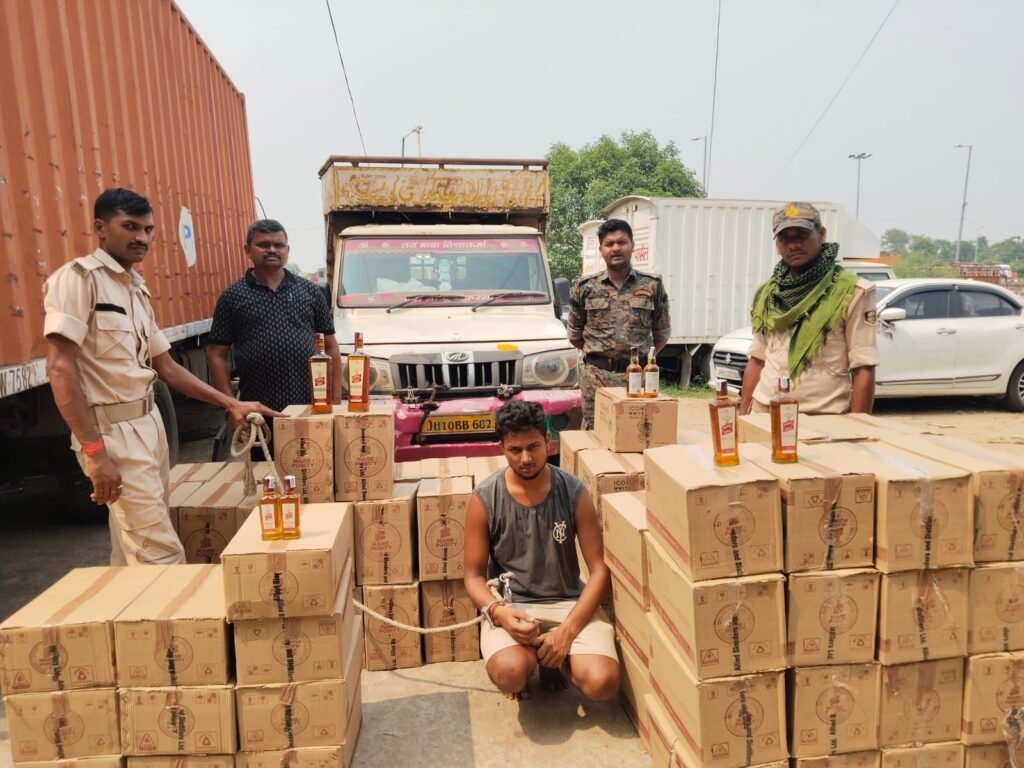 गया में 2760 बोतल विदेशी शराब के साथ तस्कर गिरफ्तार, पिकअप वाहन जब्त 1 image editor output image 119380429 17808308261628650124724038422724 गया में 2760 बोतल विदेशी शराब के साथ तस्कर गिरफ्तार, पिकअप वाहन जब्त