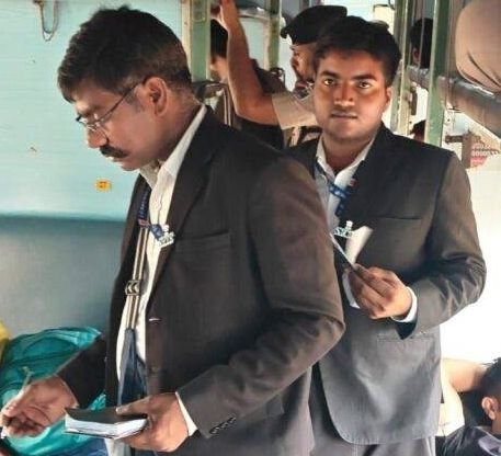 होशियार! बिना टिकट यात्रा पर जुर्माना बढ़ा, अब ₹250 की जगह ₹500 वसूले जाएंगे, कभी जुर्माने की यह राशि ₹50 थी 1 image editor output image 1778367082 17819337632332092879878550284365 होशियार! बिना टिकट यात्रा पर जुर्माना बढ़ा, अब ₹250 की जगह ₹500 वसूले जाएंगे, कभी जुर्माने की यह राशि ₹50 थी
