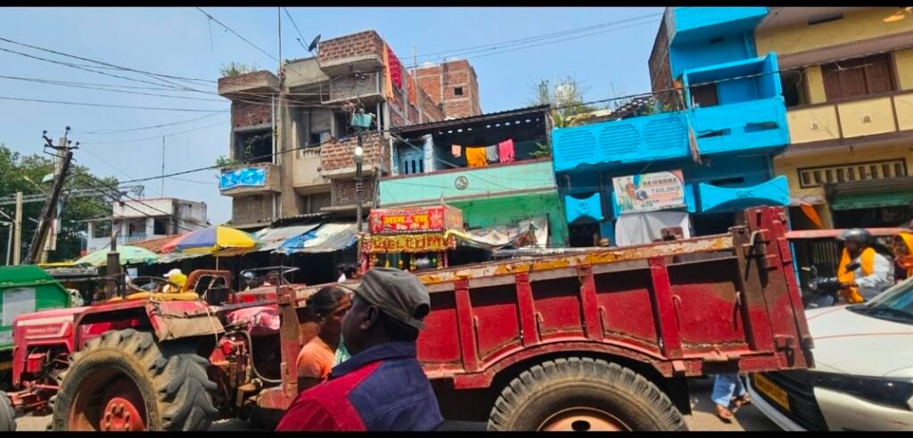 'आगे रास्ता बंद है' का बोर्ड, लेकिन सड़क पर दौड़ रहे वाहन; बागेश्वरी आरओबी निर्माण अब भी इंतजार में, देखिये कुछ खास तस्वीरें 3 image editor output image 995188051 17818469054161016400351578356432 'आगे रास्ता बंद है' का बोर्ड, लेकिन सड़क पर दौड़ रहे वाहन; बागेश्वरी आरओबी निर्माण अब भी इंतजार में, देखिये कुछ खास तस्वीरें