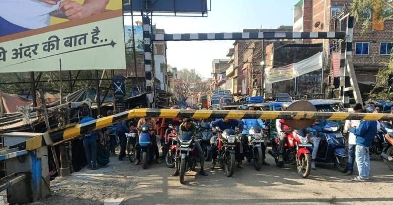 अधिकारियों से जनता का एक सीधा सवाल- "आखिर विश्वास का सेतु कब बनेगा? कहते हैं- "अब निर्माण कार्य की शुरुआत और पूर्णता का इंतजार" 6 image editor output image761449611 17809782242777395726618552305379 अधिकारियों से जनता का एक सीधा सवाल- "आखिर विश्वास का सेतु कब बनेगा? कहते हैं- "अब निर्माण कार्य की शुरुआत और पूर्णता का इंतजार"