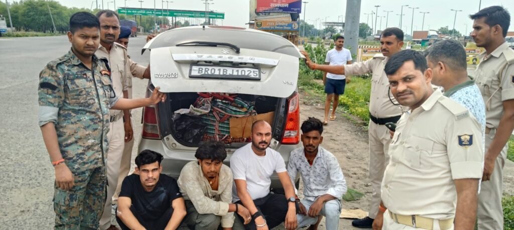 गया में शराब तस्करों पर बड़ी कार्रवाई: वैगनआर से 194 लीटर विदेशी शराब बरामद, जहानाबाद के 3 समेत 4 गिरफ्तार 1 image editor output image 1161377171 1782993934561445891089663504763 गया में शराब तस्करों पर बड़ी कार्रवाई: वैगनआर से 194 लीटर विदेशी शराब बरामद, जहानाबाद के 3 समेत 4 गिरफ्तार
