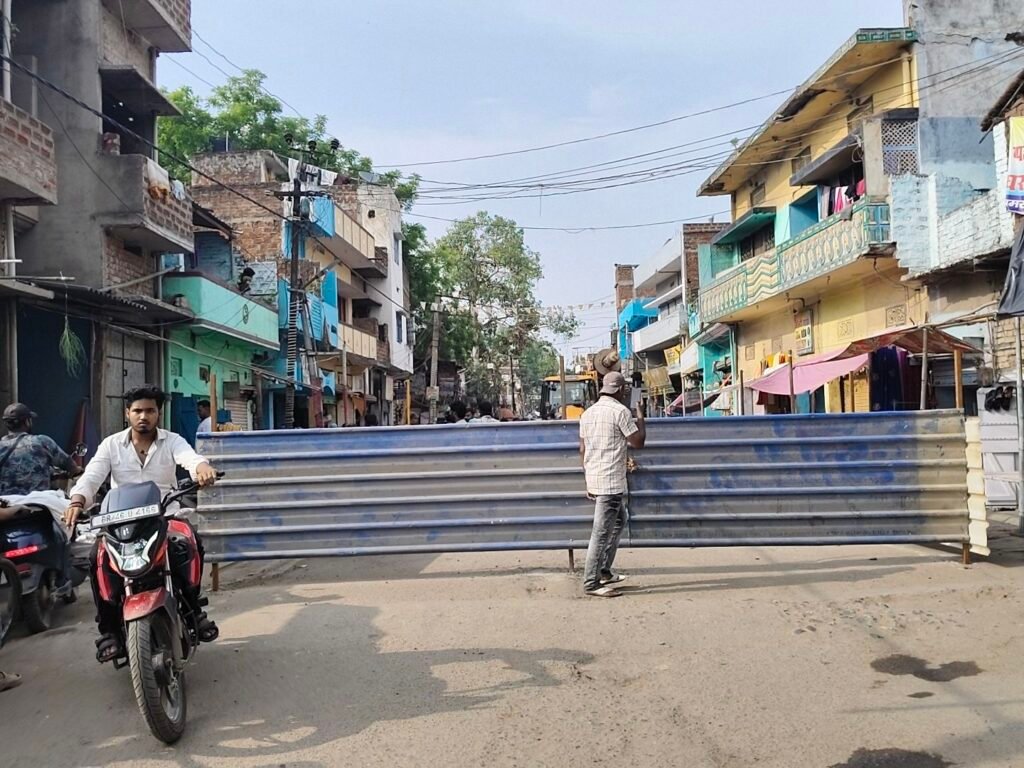 बागेश्वरी गुमटी आरओबी: पिलर निर्माण के लिए शुरू हुई खुदाई, रेल प्रशासन ने किया निरीक्षण, अतिक्रमण हटाने पर मंथन 1 image editor output image 1280561259 1784113055609209073958507085097 बागेश्वरी गुमटी आरओबी: पिलर निर्माण के लिए शुरू हुई खुदाई, रेल प्रशासन ने किया निरीक्षण, अतिक्रमण हटाने पर मंथन