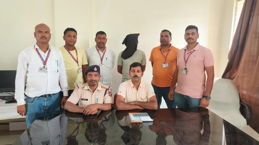 image editor output image 1309284302 17840343970892145958465481515828 गया जंक्शन के रिज़र्वेशन बुकिंग काउंटर से टिकट दलाल गिरफ्तार, बंग्ला स्थान, पहसी का है निवासी