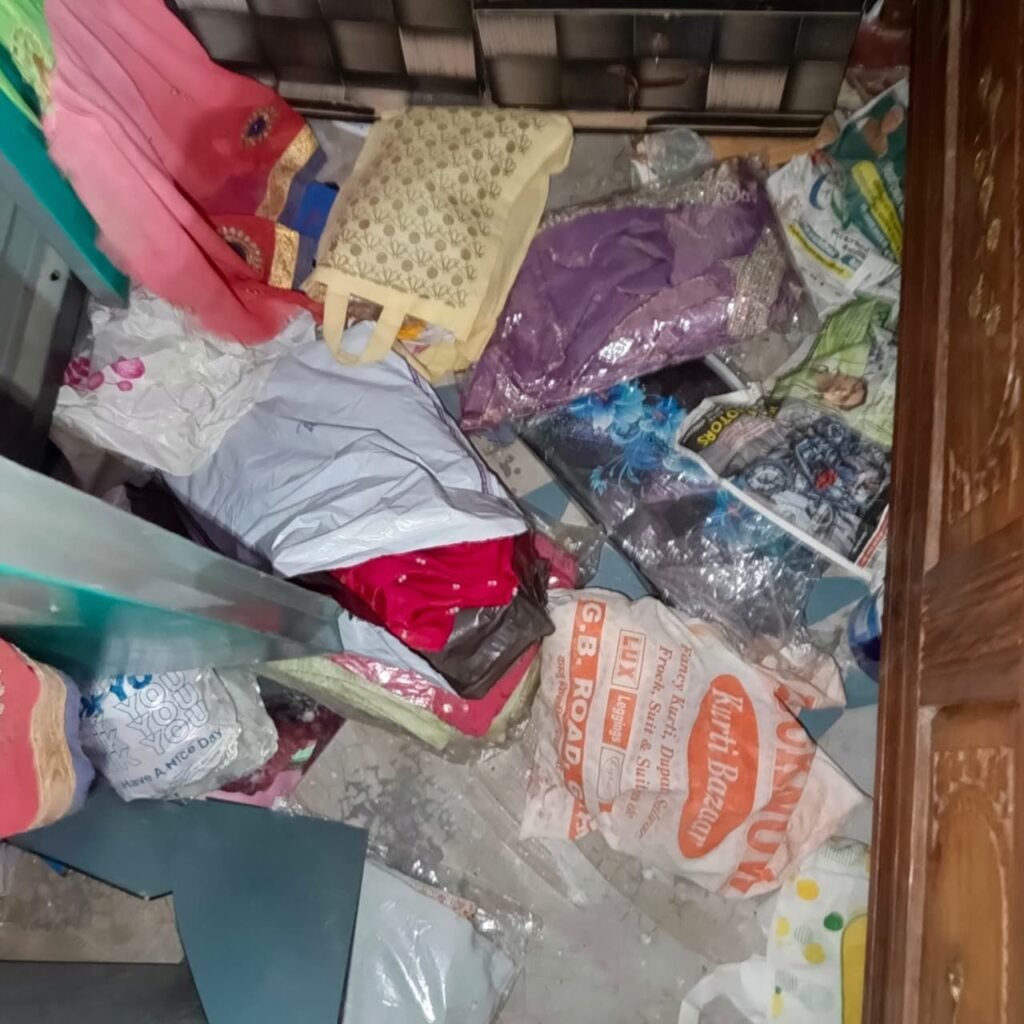 डेल्हा थाना क्षेत्र के छोटकी नवादा में सूने घर से करीब 6 लाख की चोरी, बर्थडे पार्टी के शोर का फायदा उठाने की आशंका 3 image editor output image 1320510325 17850512005762457477220401810707 डेल्हा थाना क्षेत्र के छोटकी नवादा में सूने घर से करीब 6 लाख की चोरी, बर्थडे पार्टी के शोर का फायदा उठाने की आशंका