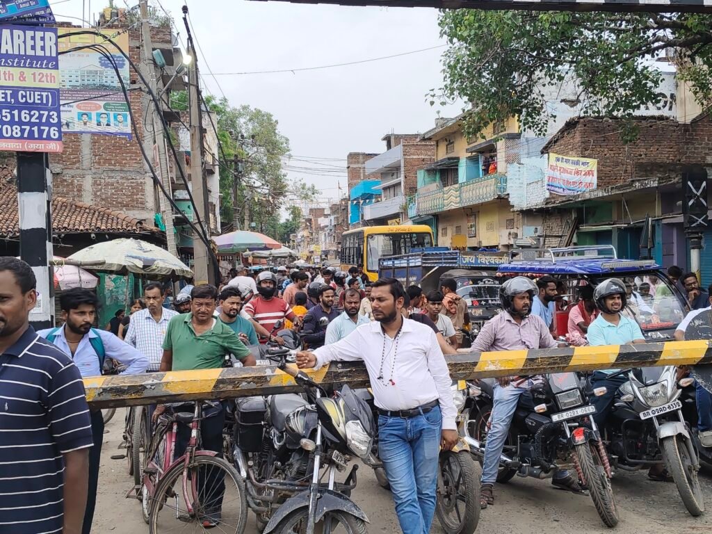 image editor output image 1418477459 17847868908215943746921753572171 बागेश्वरी गुमटी आरओबी: 24 जुलाई से जेसीबी और भारी मशीनों के साथ शुरू होगा निर्माण कार्य, अतिक्रमण नहीं हटाने पर होगी कार्रवाई