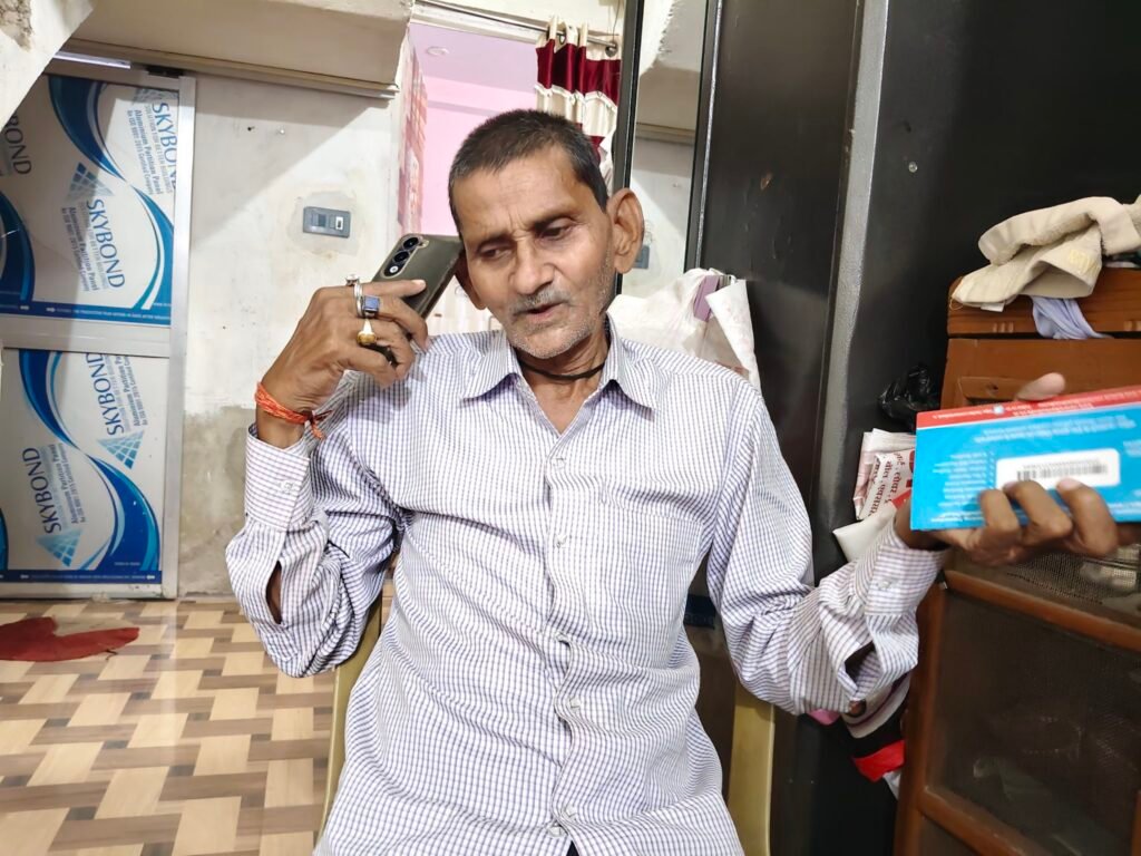 image editor output image 1569605224 1783872886195735022645409524181 गया के ई-रिक्शा चालक के खाते में दिखे 759 करोड़ रुपये बनी परेशानी, दिनभर थाने और साइबर सेल का चक्कर, बैंक खुलने का इंतजार