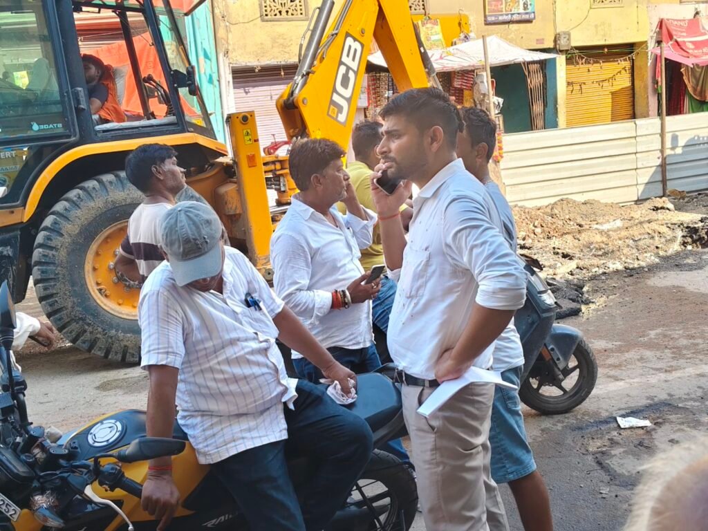 बागेश्वरी गुमटी आरओबी निर्माण की धीमी रफ्तार पर अधिकारियों की नाराजगी, कार्य में तेजी लाने का निर्देश 1 image editor output image 394772611 17841974755921316873661176570793 बागेश्वरी गुमटी आरओबी निर्माण की धीमी रफ्तार पर अधिकारियों की नाराजगी, कार्य में तेजी लाने का निर्देश