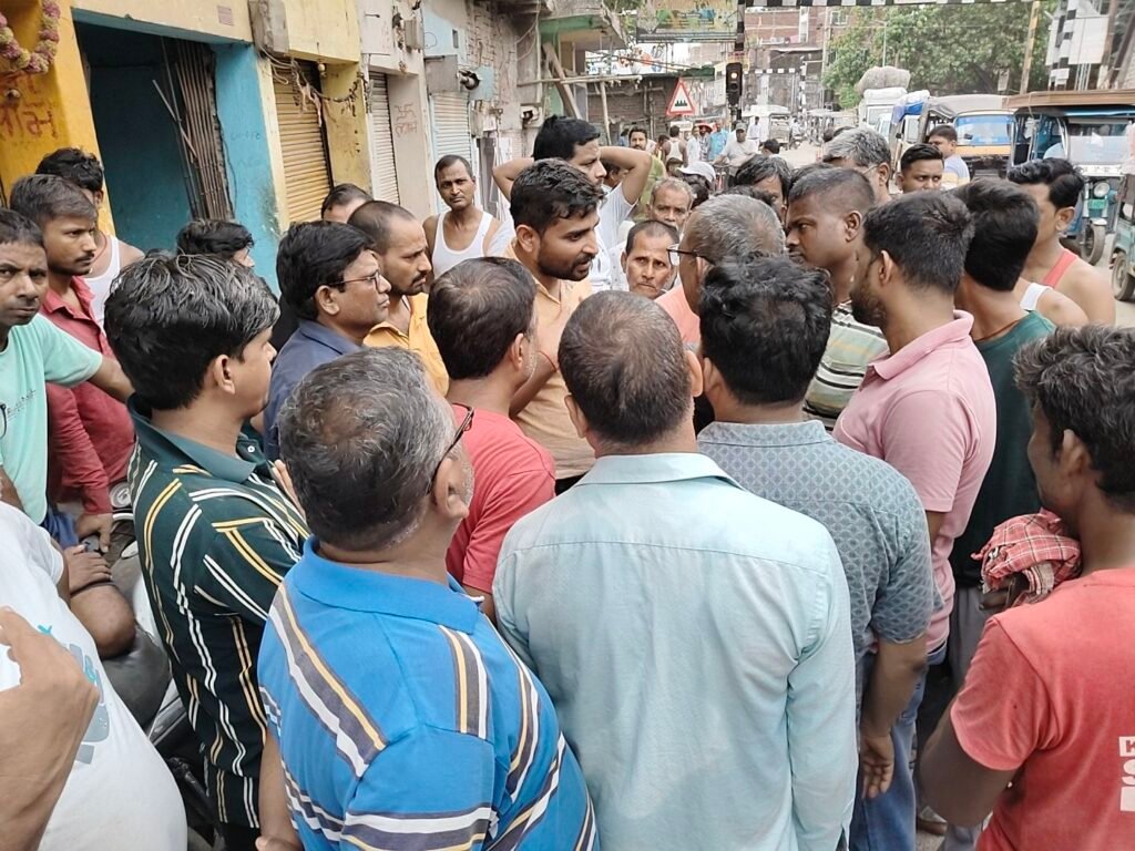 image editor output image 476954477 17835859233232179854535848382574 बागेश्वरी गुमटी आरओबी पर मुआवजे की मांग तेज, दुकानें रहीं बंद; 15 मीटर तक ही होगी शुरुआती बैरिकेडिंग