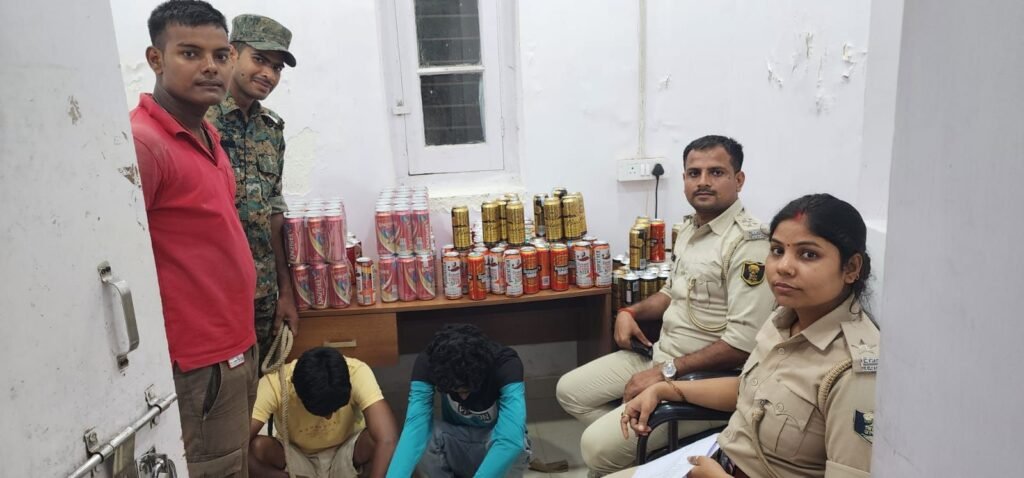 गया शहर के डेल्हा थाना क्षेत्र में अवैध शराब सिंडिकेट पर उत्पाद विभाग की बड़ी कार्रवाई, घर में छिपाकर रखी 88.500 लीटर बीयर जब्त, दो गिरफ्तार 1 image editor output image 598156945 17834324943716912152456029625480 गया शहर के डेल्हा थाना क्षेत्र में अवैध शराब सिंडिकेट पर उत्पाद विभाग की बड़ी कार्रवाई, घर में छिपाकर रखी 88.500 लीटर बीयर जब्त, दो गिरफ्तार