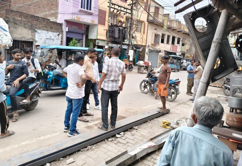 image editor output image 639825390 17835862415426339026587201427524 बागेश्वरी गुमटी आरओबी पर मुआवजे की मांग तेज, दुकानें रहीं बंद; 15 मीटर तक ही होगी शुरुआती बैरिकेडिंग