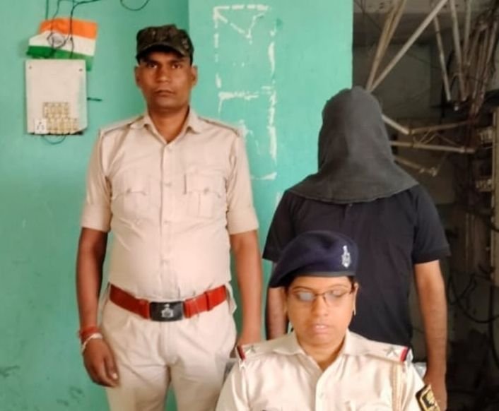 गया में पुलिस की बड़ी कार्रवाई: 3 देसी पिस्टल, 17 जिंदा कारतूस व 6 मैगजीन के साथ एक गिरफ्तार 1 image editor output image 760486420 17833369455573477945659174978569 गया में पुलिस की बड़ी कार्रवाई: 3 देसी पिस्टल, 17 जिंदा कारतूस व 6 मैगजीन के साथ एक गिरफ्तार