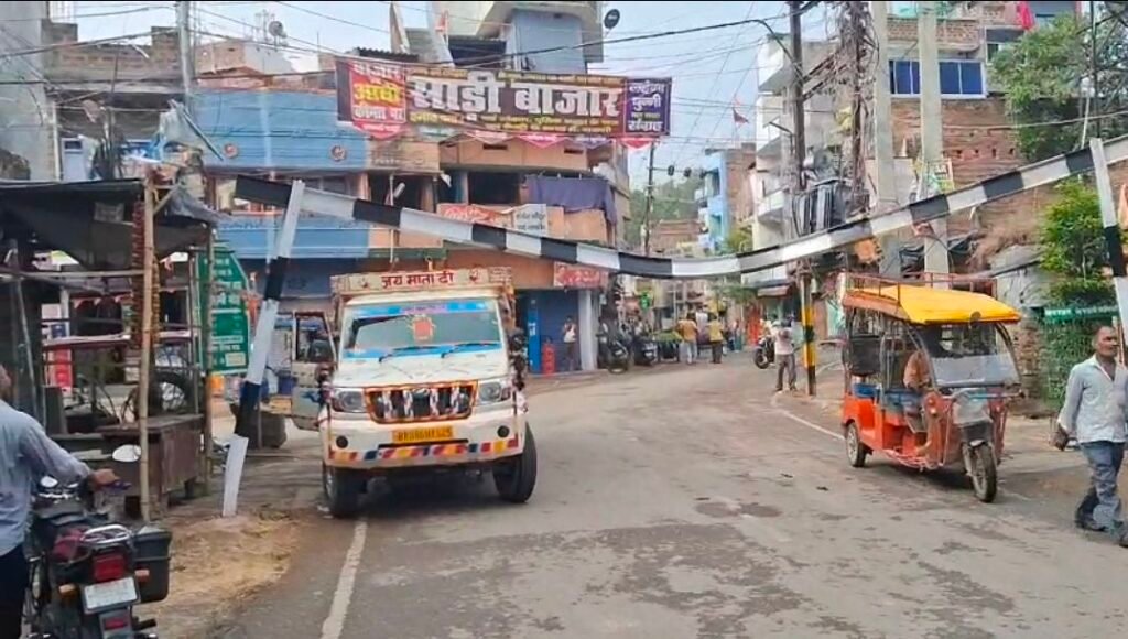 बागेश्वरी आरओबी निर्माण क्षेत्र में लगा हाई गेज बैरियर क्षतिग्रस्त, हादसा टला, लोग व्यवस्था पर उठाए सवाल 2 image editor output image 951672574 17829607953064631415869051201602 बागेश्वरी आरओबी निर्माण क्षेत्र में लगा हाई गेज बैरियर क्षतिग्रस्त, हादसा टला, लोग व्यवस्था पर उठाए सवाल